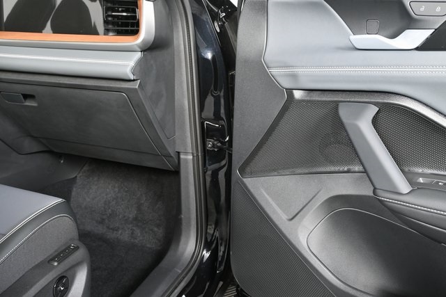 2025 Volkswagen Tiguan SEL R-Line Black photo 23