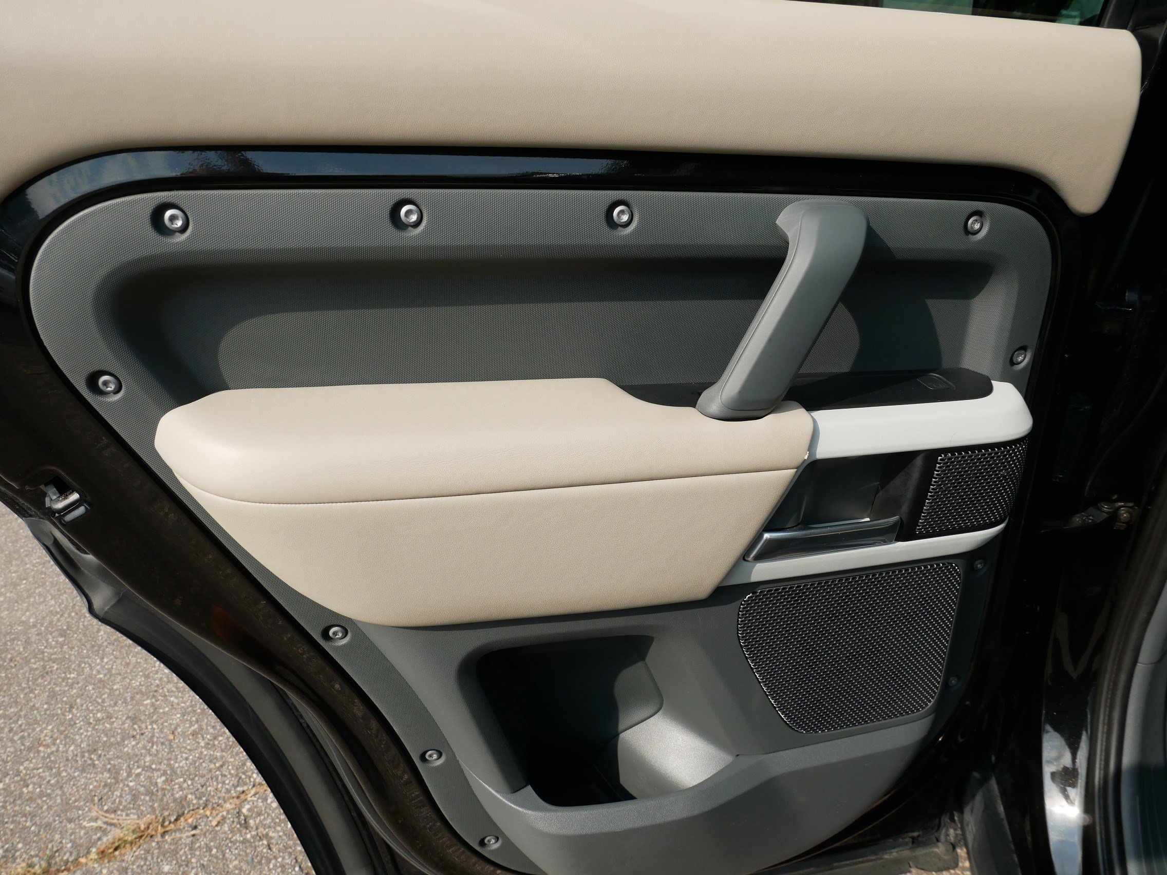 2020 Land Rover Defender HSE photo 15