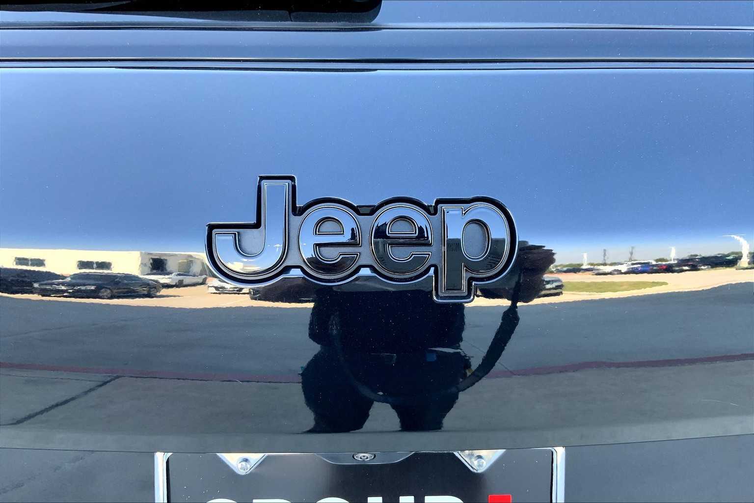 2024 Jeep Grand Cherokee Altitude photo 8