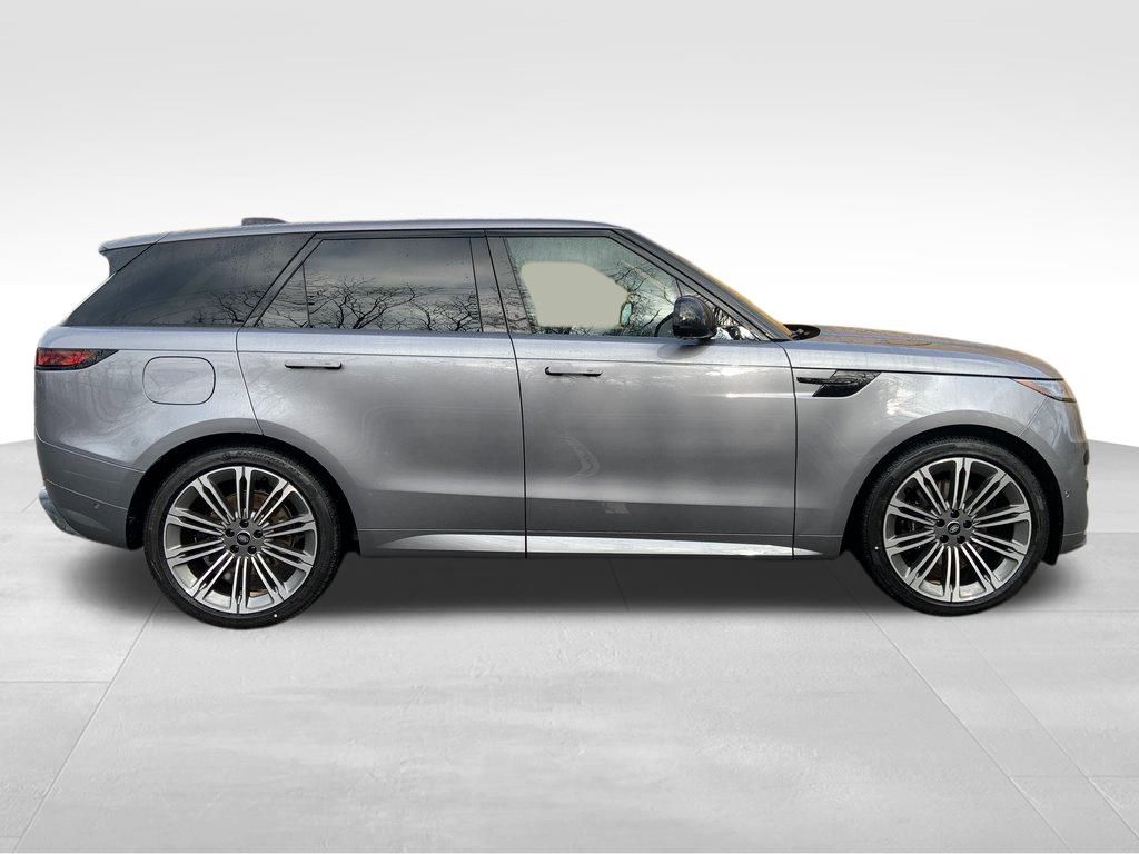 2025 Land Rover Range Rover Sport SE photo 3