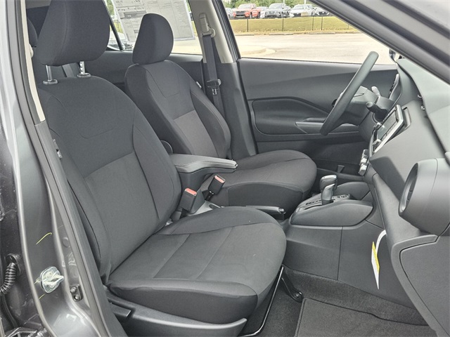 2025 Nissan Kicks Play S photo 14