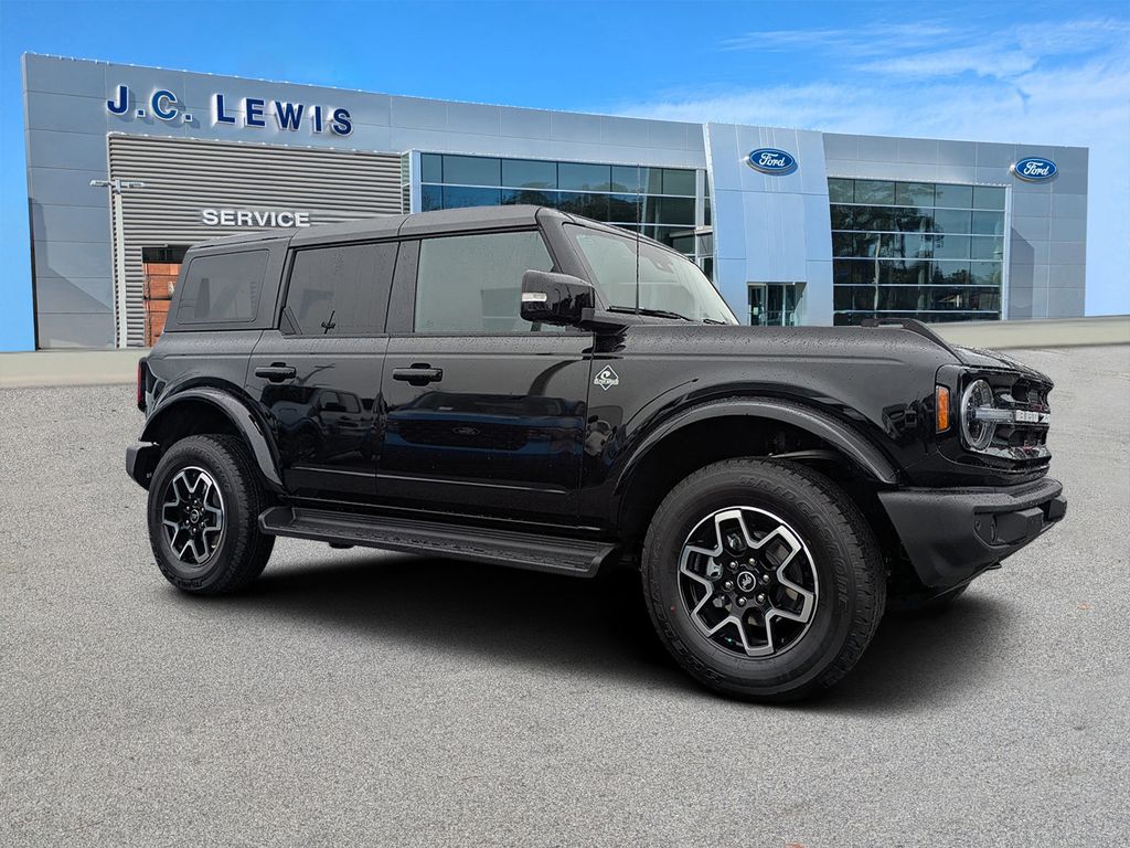 2025 Ford Bronco 4-Door Outer Banks's photo