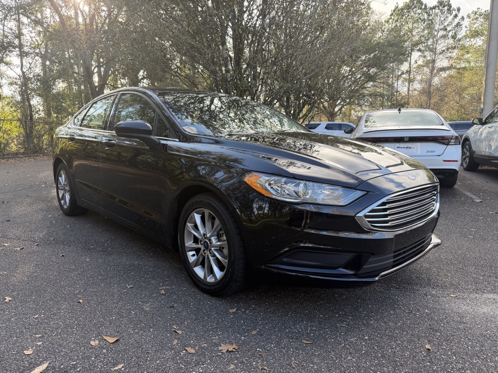 2017 Ford Fusion SE's photo