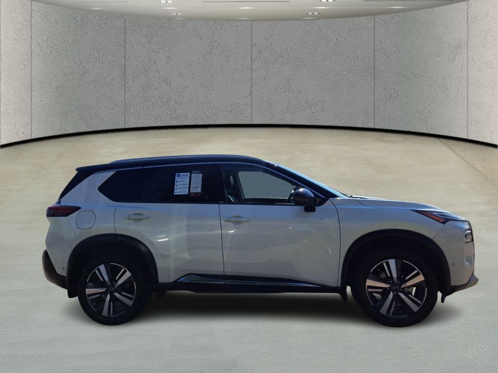 2023 Nissan Rogue Platinum photo 4