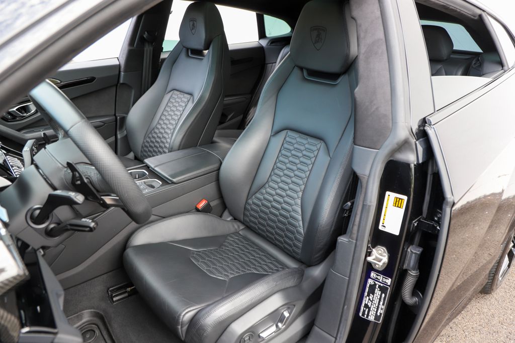 2021 Lamborghini Urus photo 22