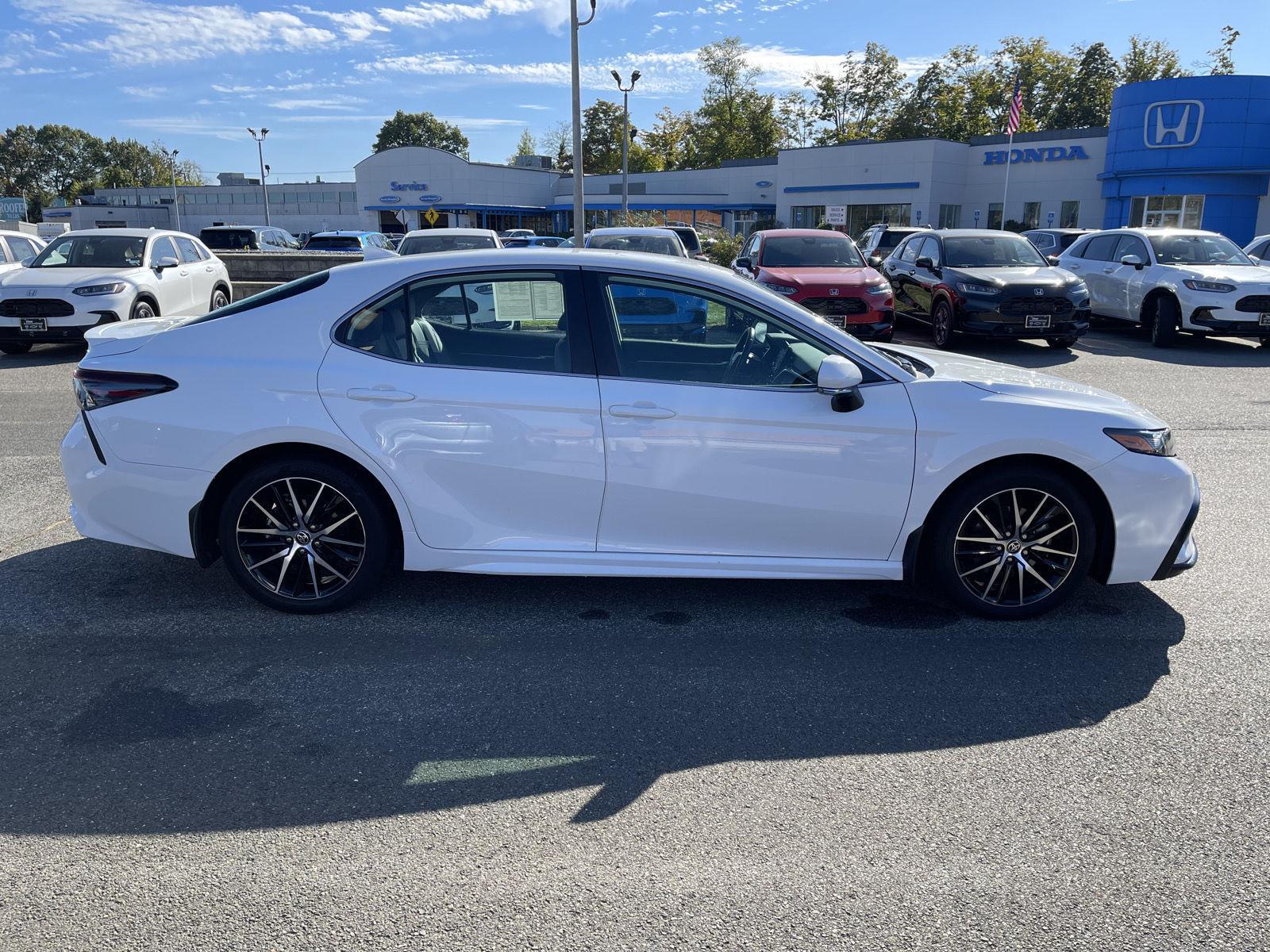 2024 Toyota Camry SE photo 15