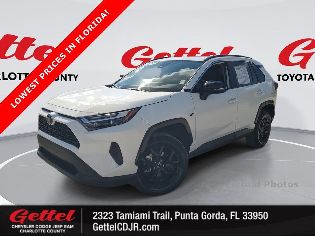 2023 Toyota RAV4 XLE's photo