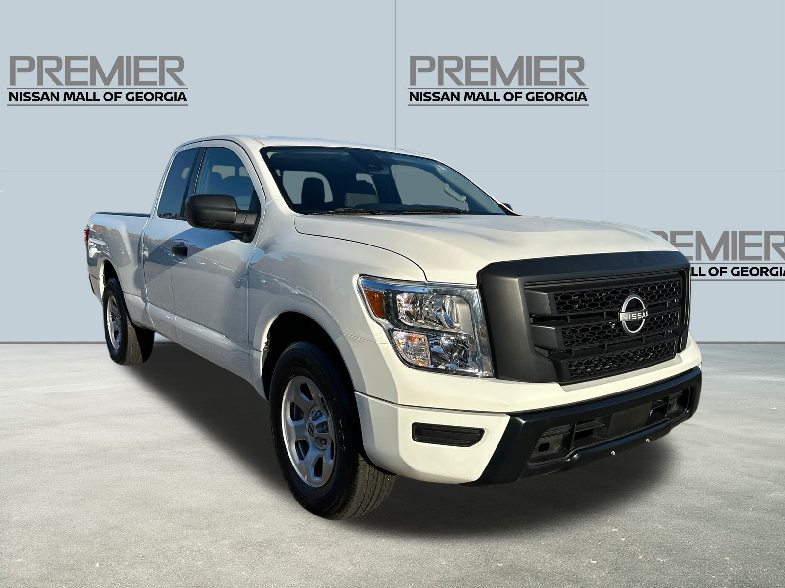 2023 Nissan Titan S photo 3