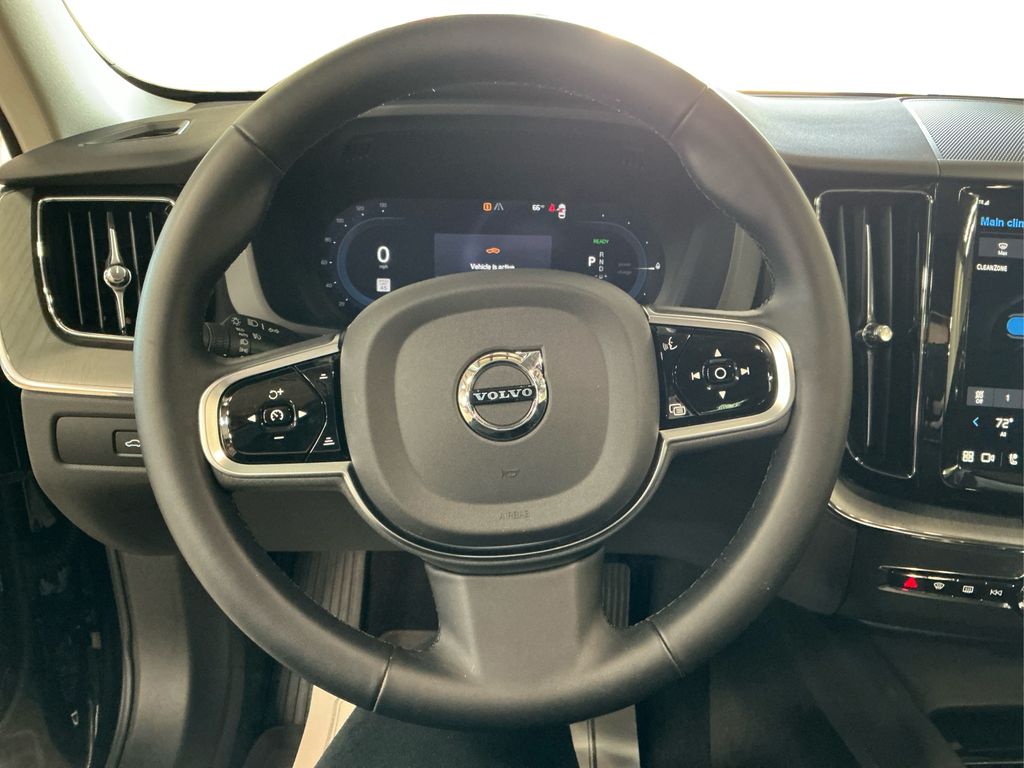 2025 Volvo XC60 Hybrid T8 Plus photo 11