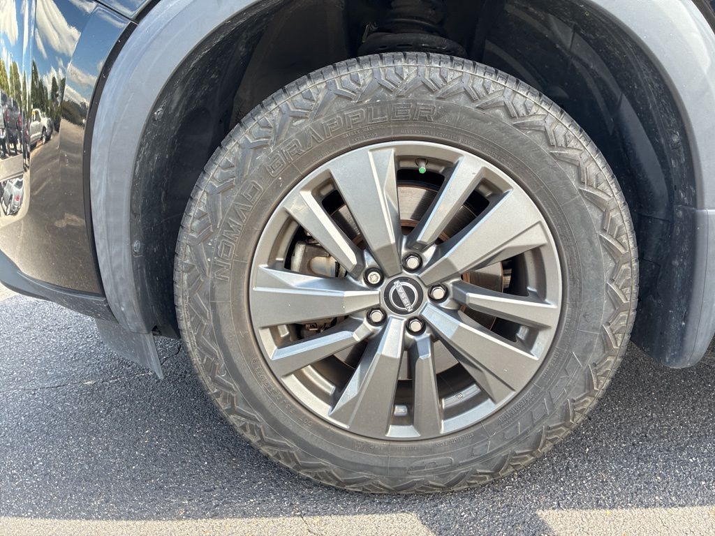 2022 Nissan Pathfinder SV photo 9