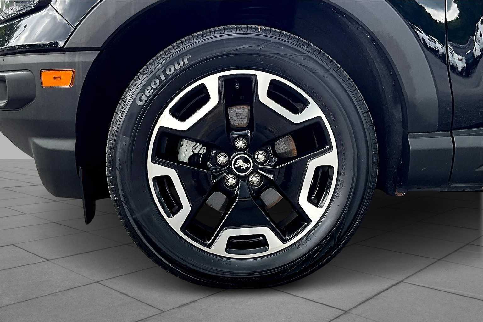 2022 Ford Bronco Sport Outer Banks photo 2