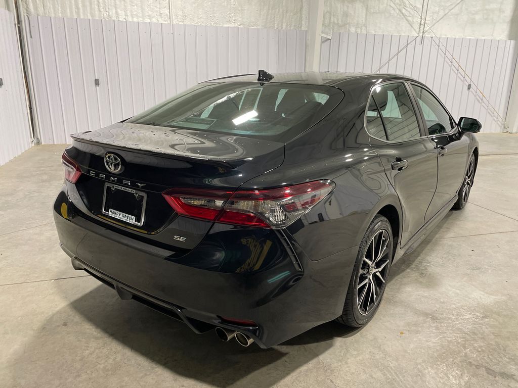 2022 Toyota Camry SE photo 3