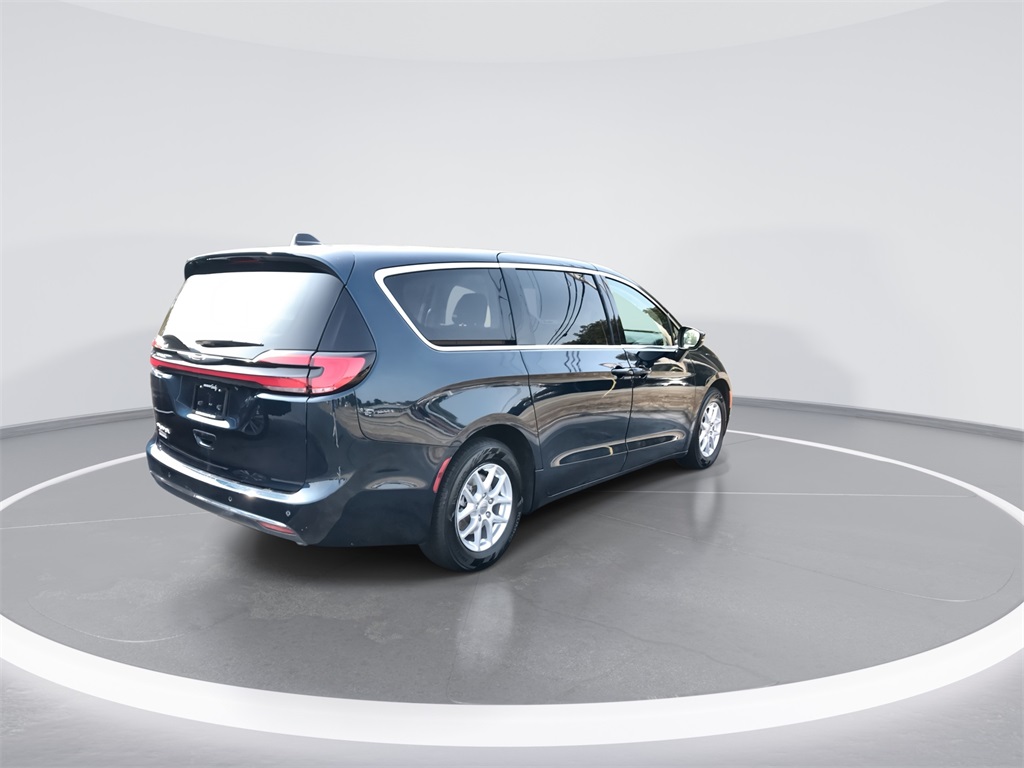 2023 Chrysler Pacifica Touring L photo 7
