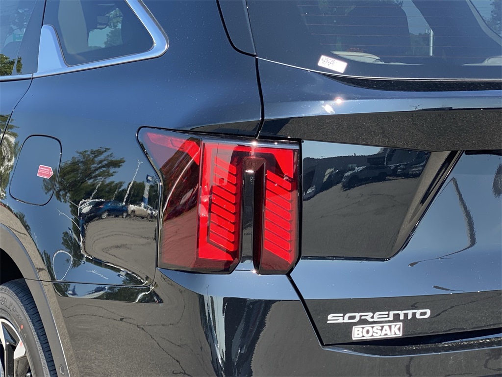 2025 Kia Sorento SX photo 9