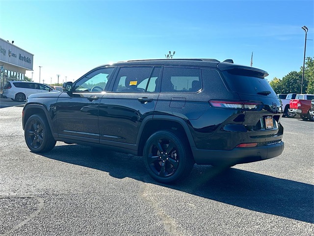 2023 Jeep Grand Cherokee Altitude photo 4