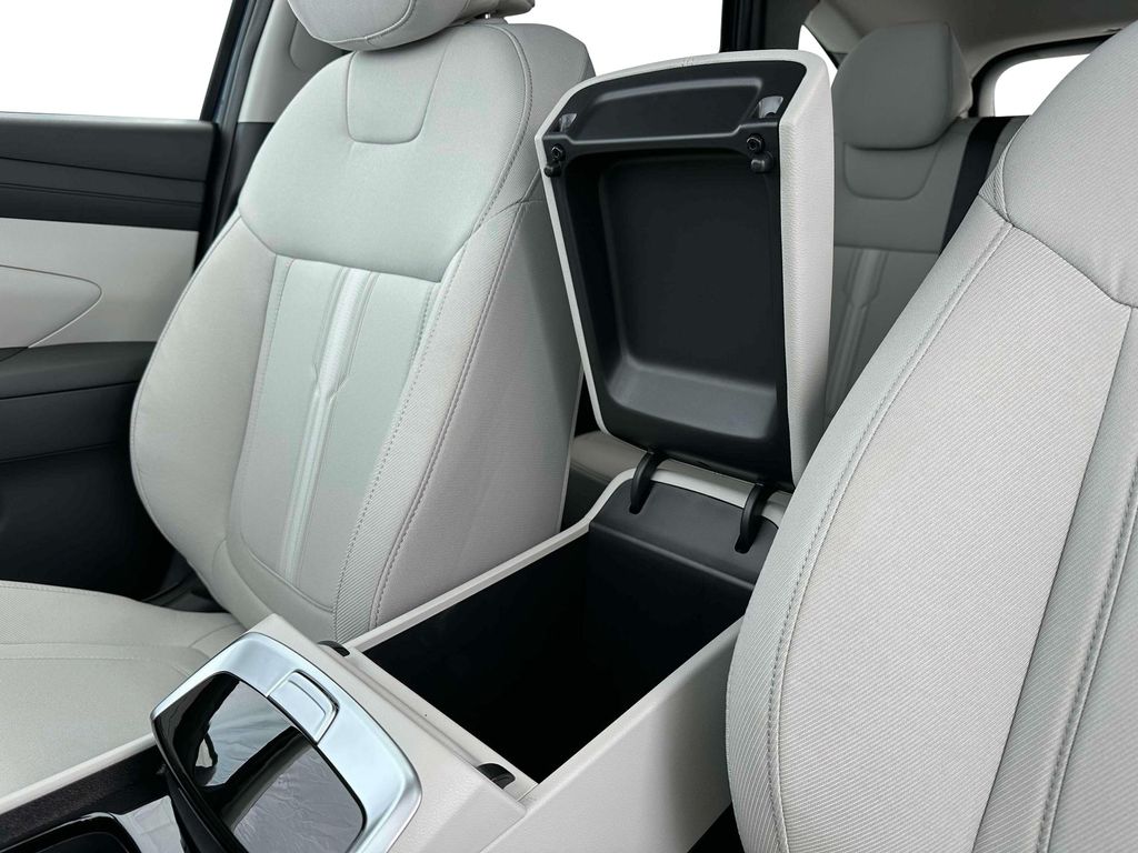 2025 Hyundai Tucson SEL photo 18