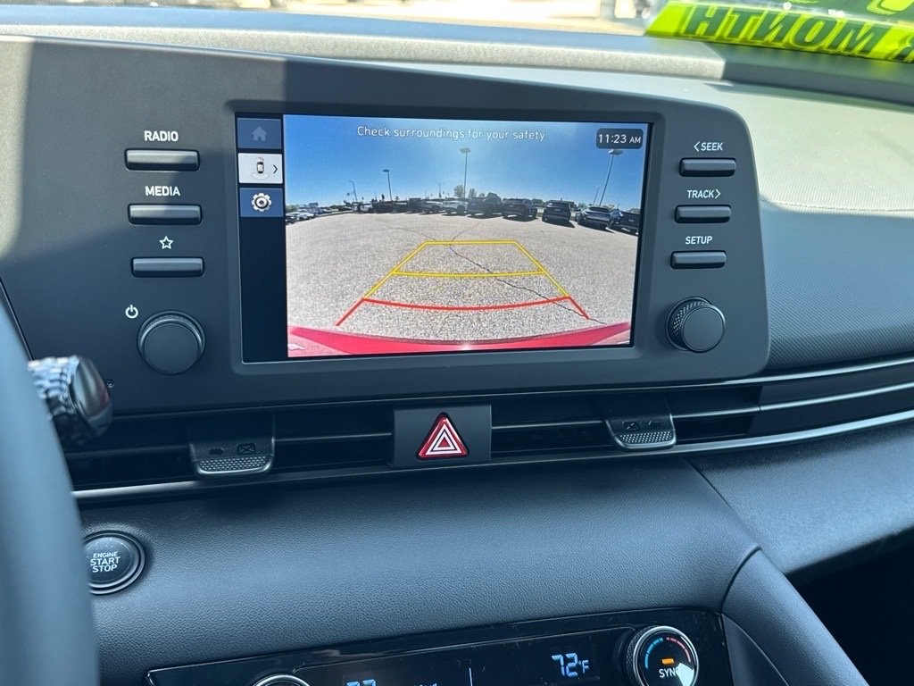 2025 Hyundai Elantra SEL Sport photo 2