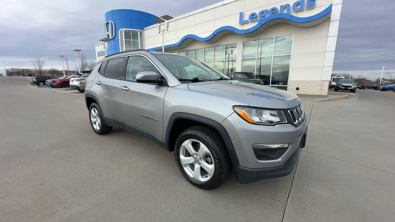 Used 2019 Jeep Compass Latitude with VIN 3C4NJDBB9KT628556 for sale in Kansas City