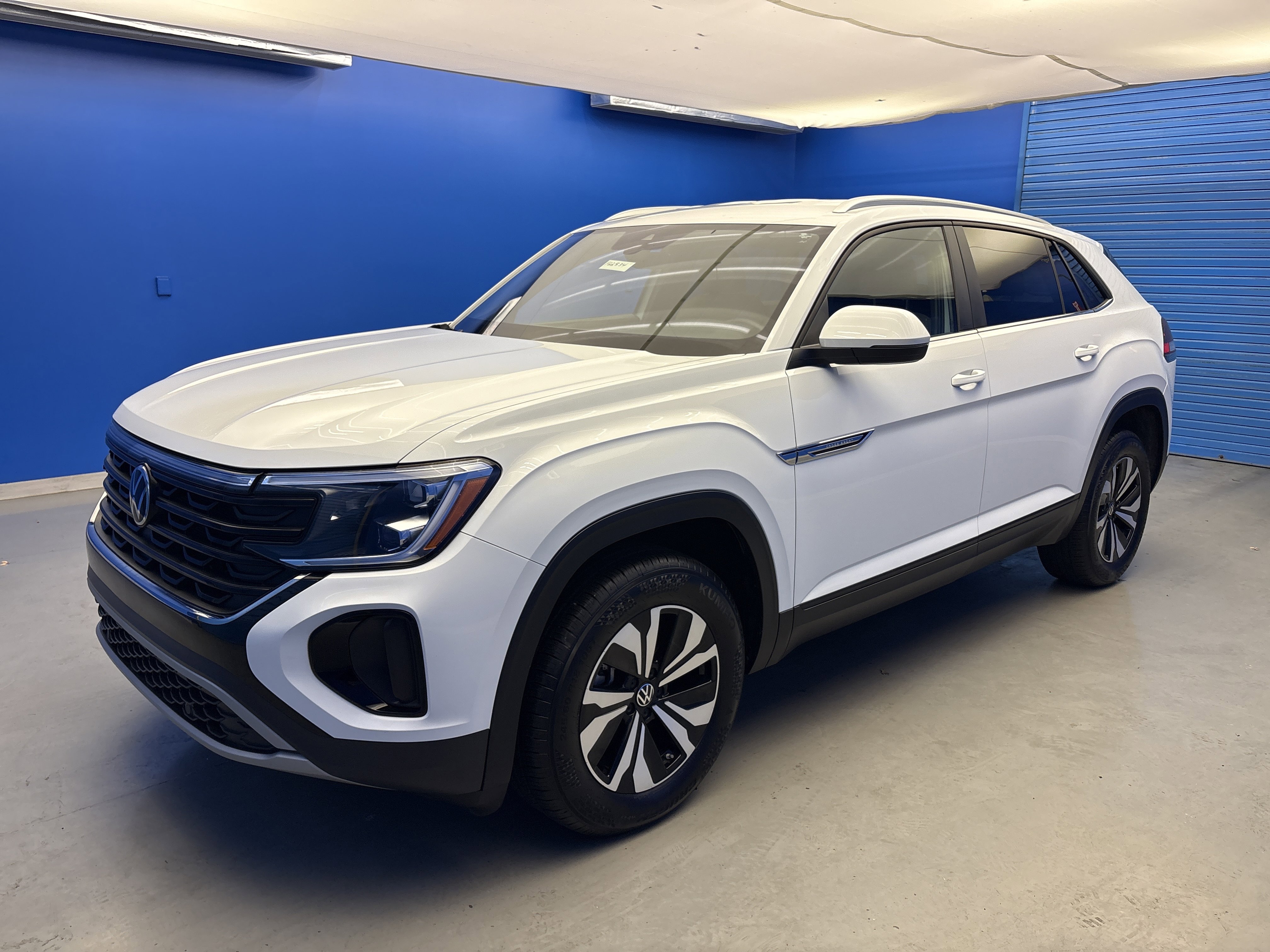 2024 Volkswagen Atlas Cross Sport SE photo 3