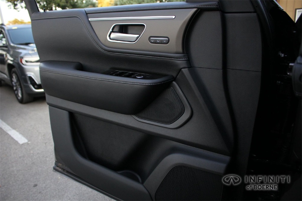 2026 Infiniti QX80 Pure photo 11