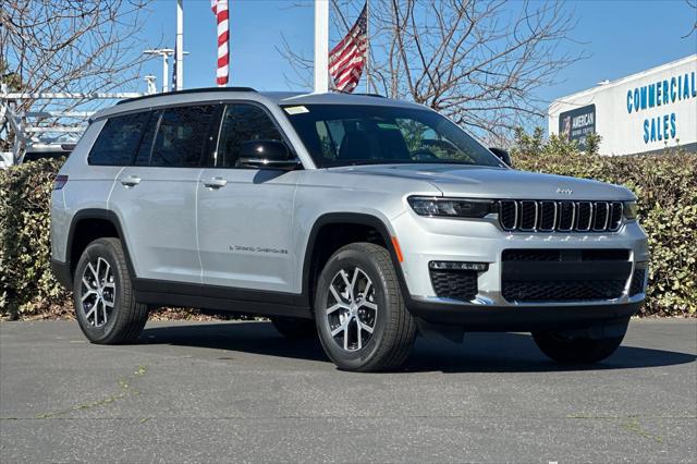2025 Jeep Grand Cherokee Limited photo 2