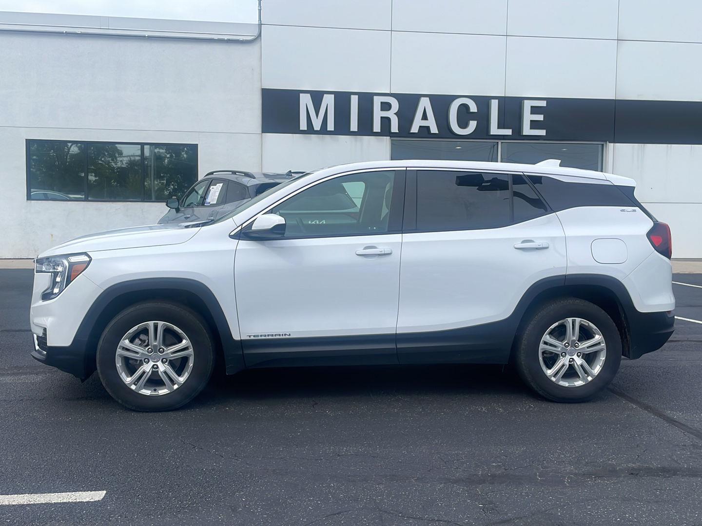 2024 Gmc Terrain SLE photo 2