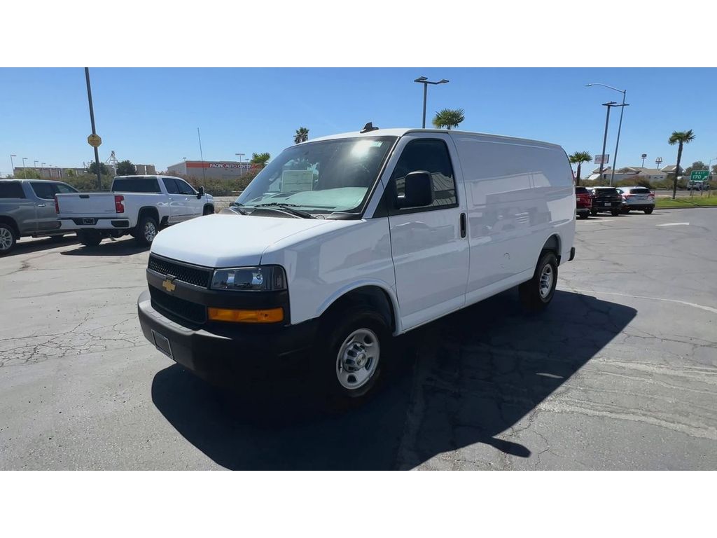 2025 Chevrolet Express Cargo 2500 photo 5