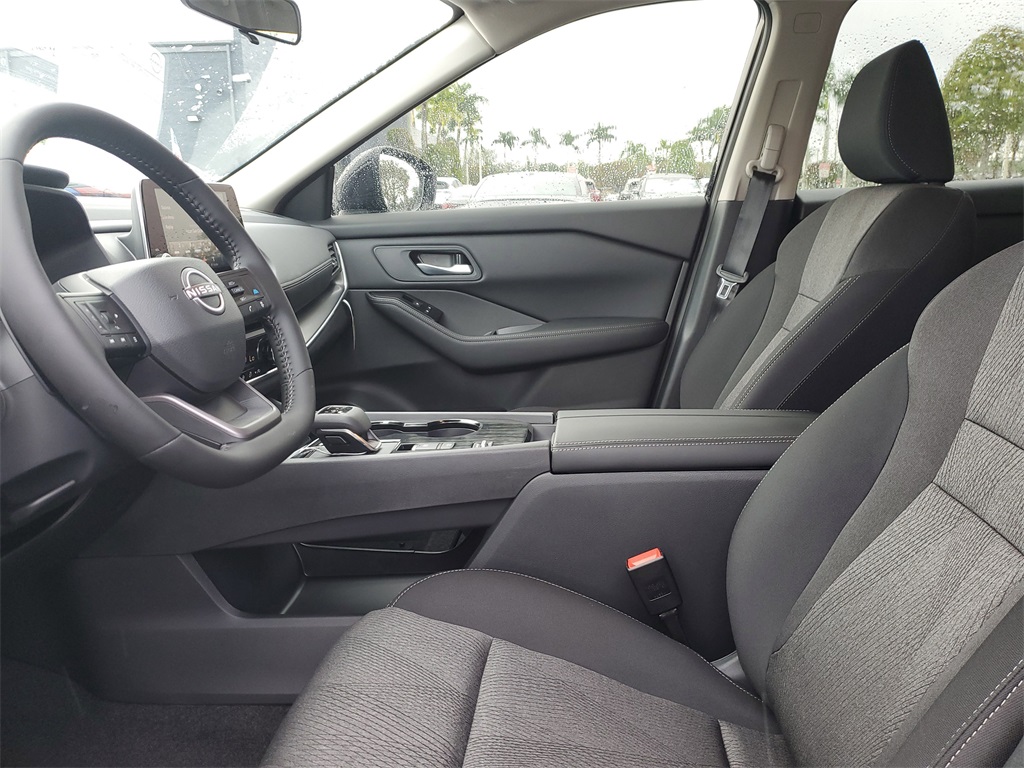 2026 Nissan Rogue SV photo 17