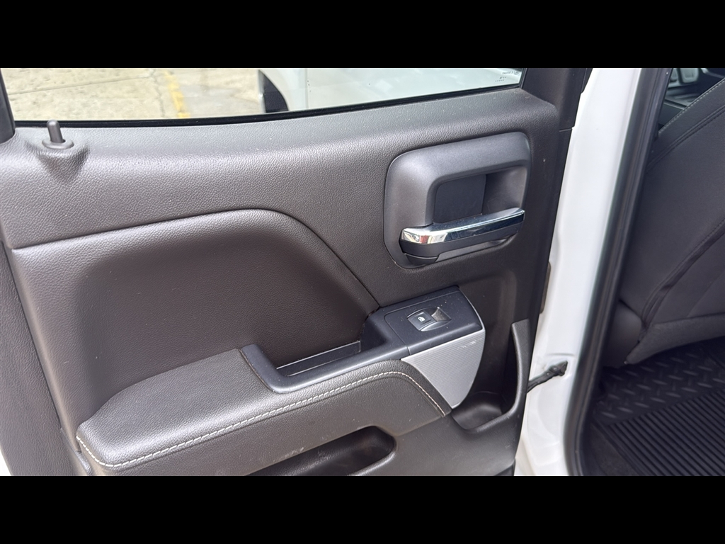 2018 Chevrolet Silverado LT photo 20