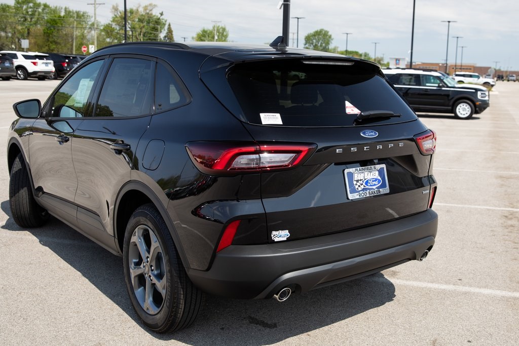 2025 Ford Escape ST-Line photo 12