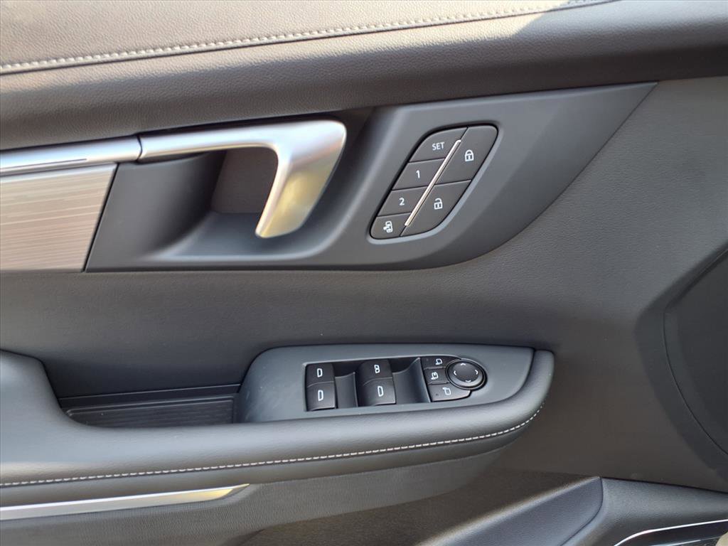 2026 Buick Enclave Preferred photo 13