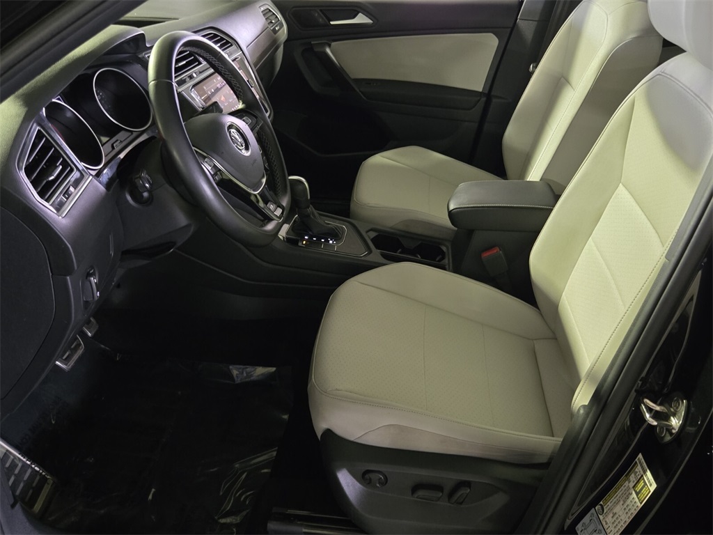 2021 Volkswagen Tiguan SE R-Line Black photo 8