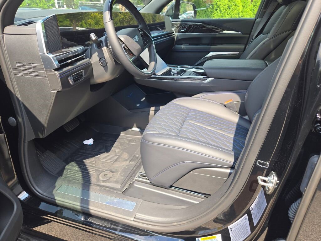 2026 Cadillac Escalade IQ Luxury photo 21