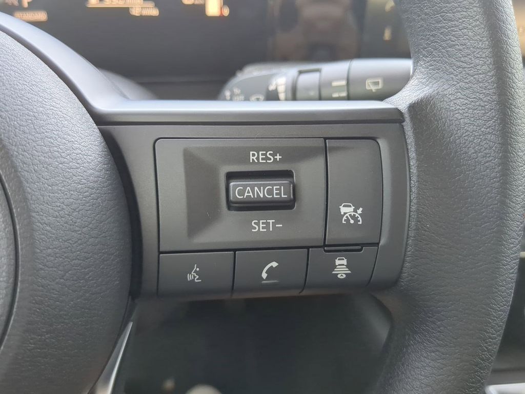 2025 Nissan Kicks SV photo 22