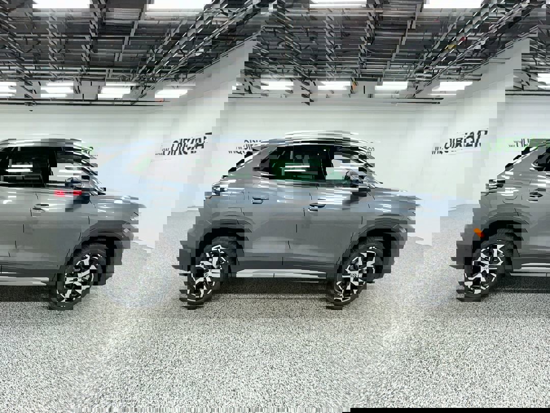 2025 Volkswagen Tiguan SE photo 3