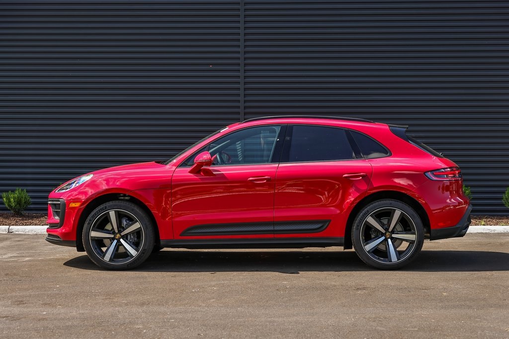 2025 Porsche Macan T photo 2