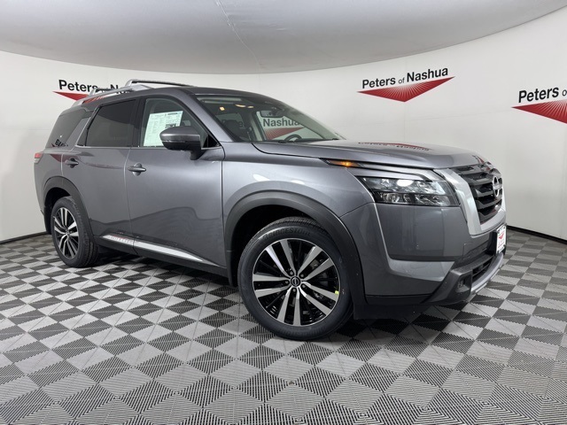 2025 Nissan Pathfinder Platinum's photo