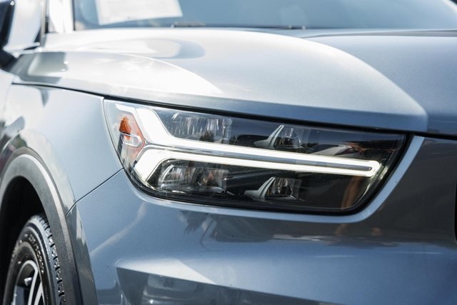2019 Volvo XC40 R-Design photo 8