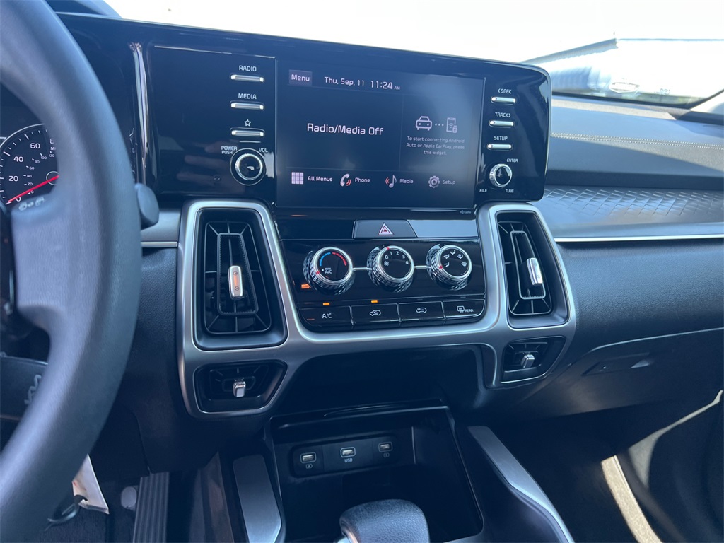 2022 Kia Sorento LX photo 29
