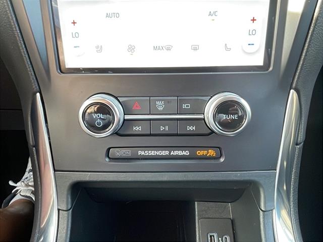 2024 Ford Edge Titanium photo 22