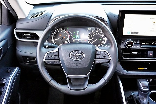 Used 2024 White Toyota LE image 20