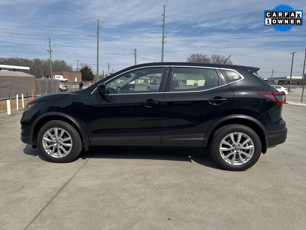 2021 Nissan Rogue Sport S photo 2