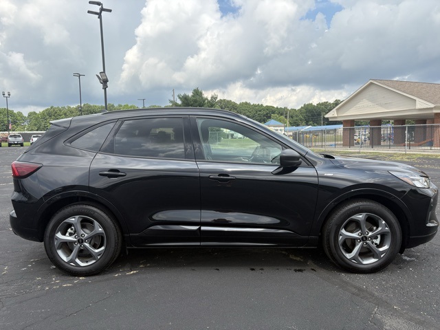 2024 Ford Escape ST-Line photo 2