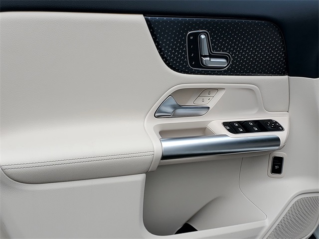 2025 Mercedes Benz GLA 250 4MATIC photo 9