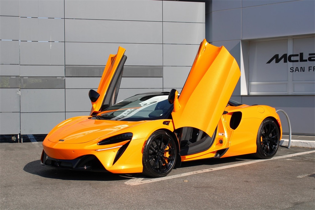 2025 McLaren Artura Performance's photo