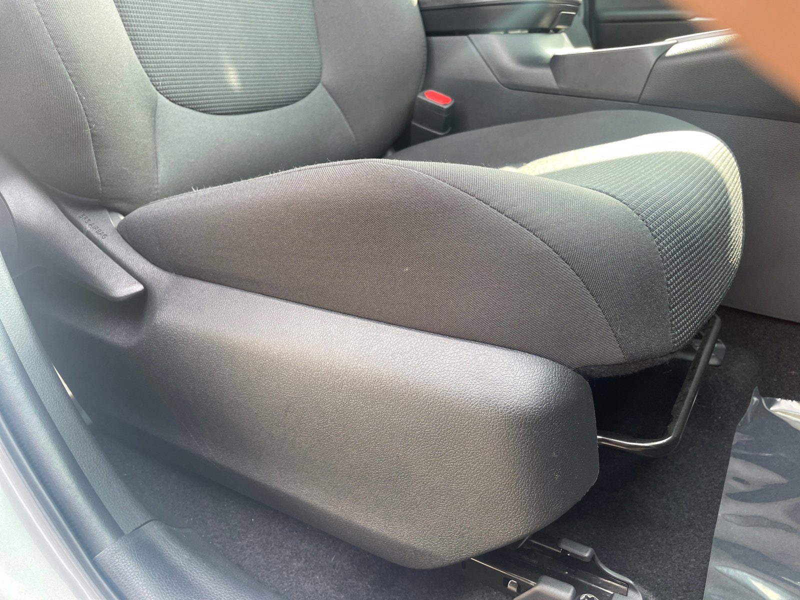 2021 Toyota RAV4 Hybrid LE photo 28