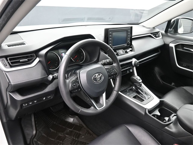 2021 Toyota RAV4 XLE Premium photo 14