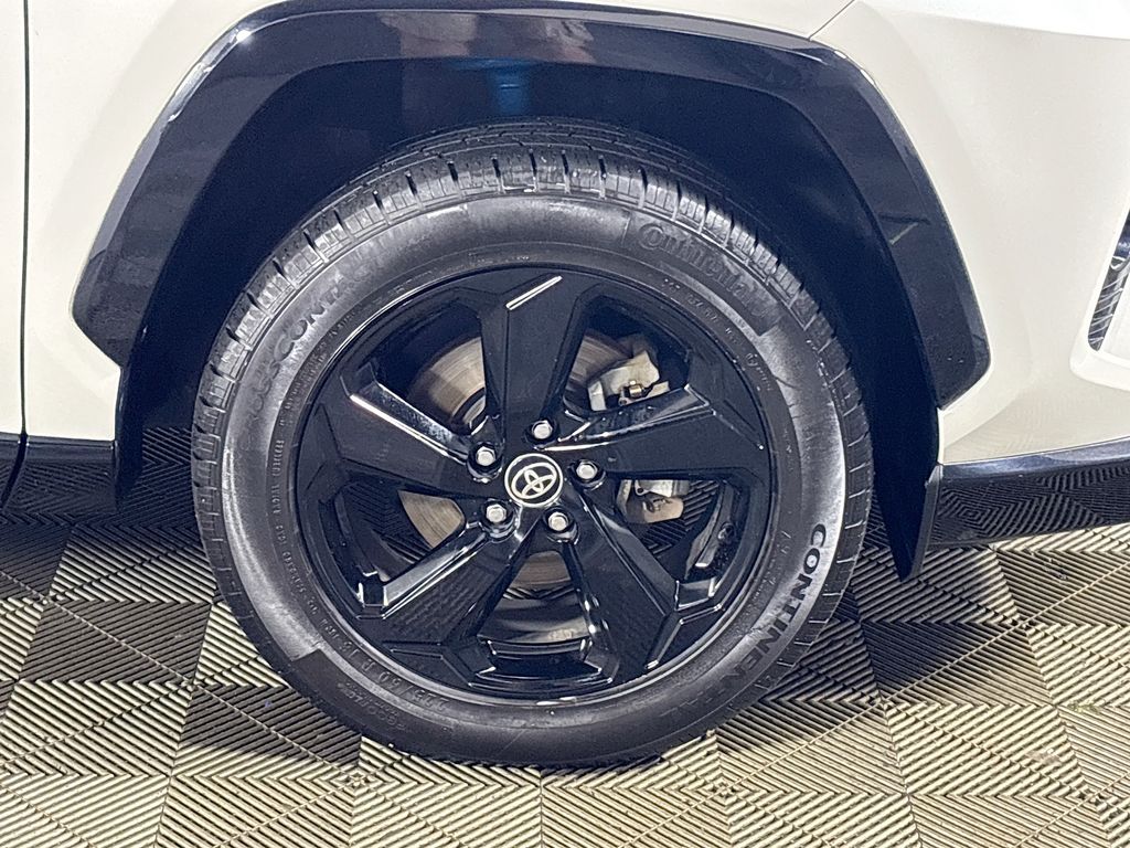2020 Toyota RAV4 Hybrid XSE photo 22