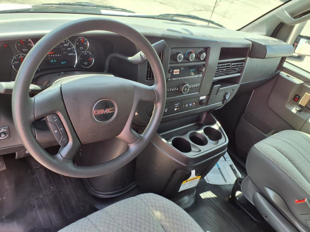 2025 Gmc Savana 3500 Cutaway photo 3