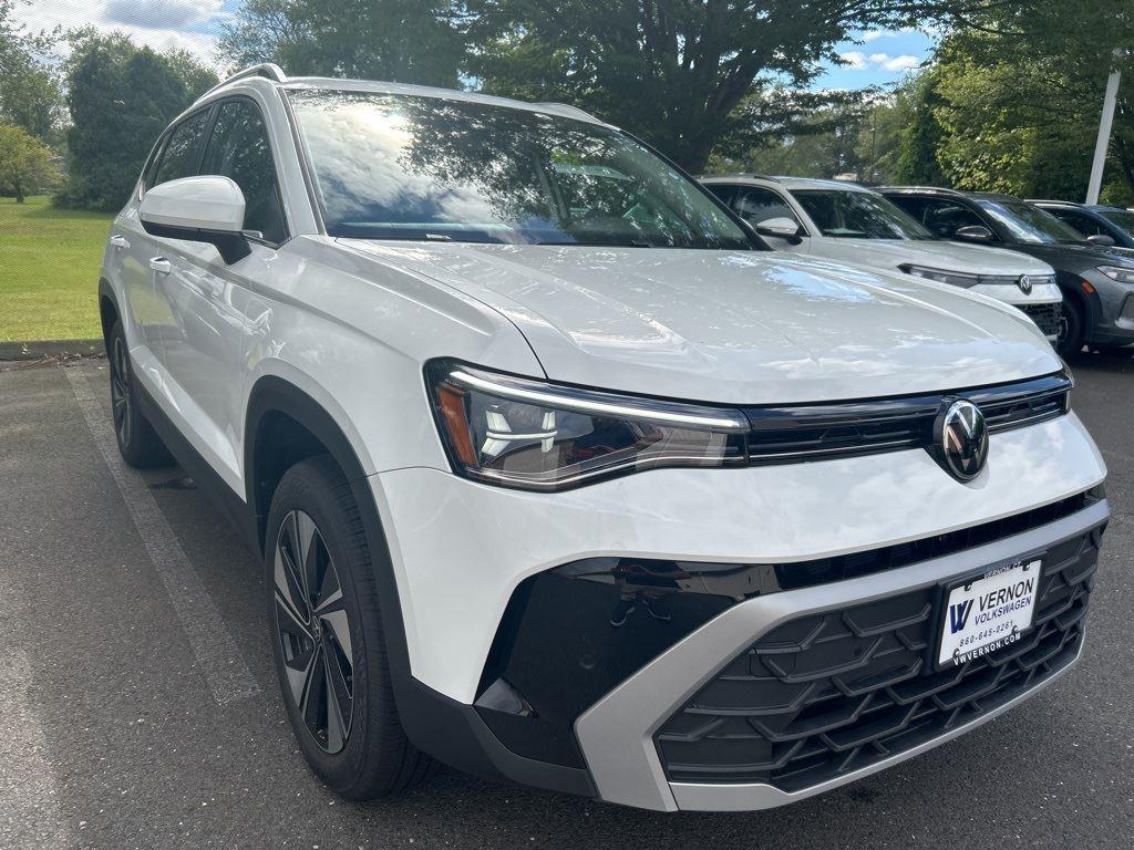 2025 Volkswagen Taos SE photo 6